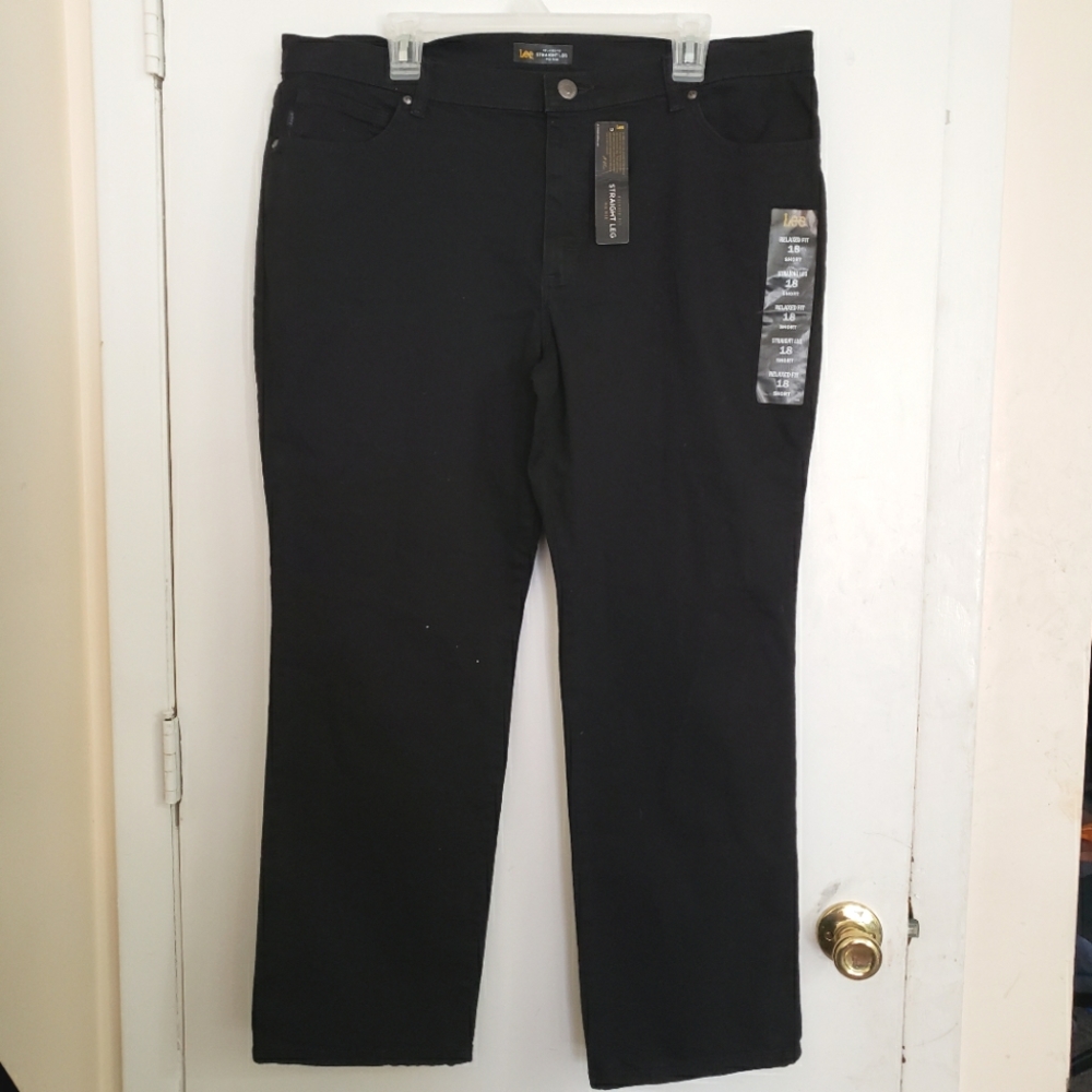 NWT! LEE RELAXED FIT STRAIGHT LEG, MID RISE SIZE 18"